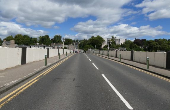 A graphic of what the bollards may look like on the Old Perth Bridge.