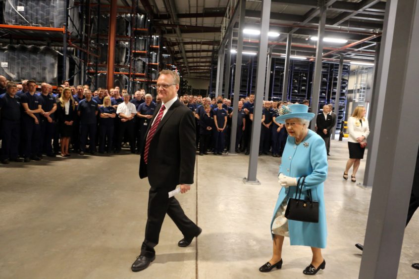 The Queen at Michelin 
Dundee with factory manager, John Reid.