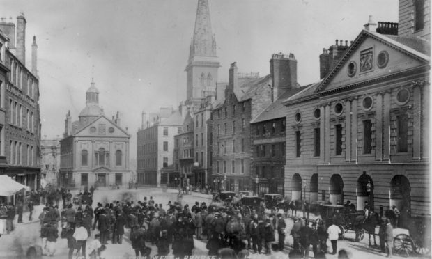 An old photo of Dundee city centre.