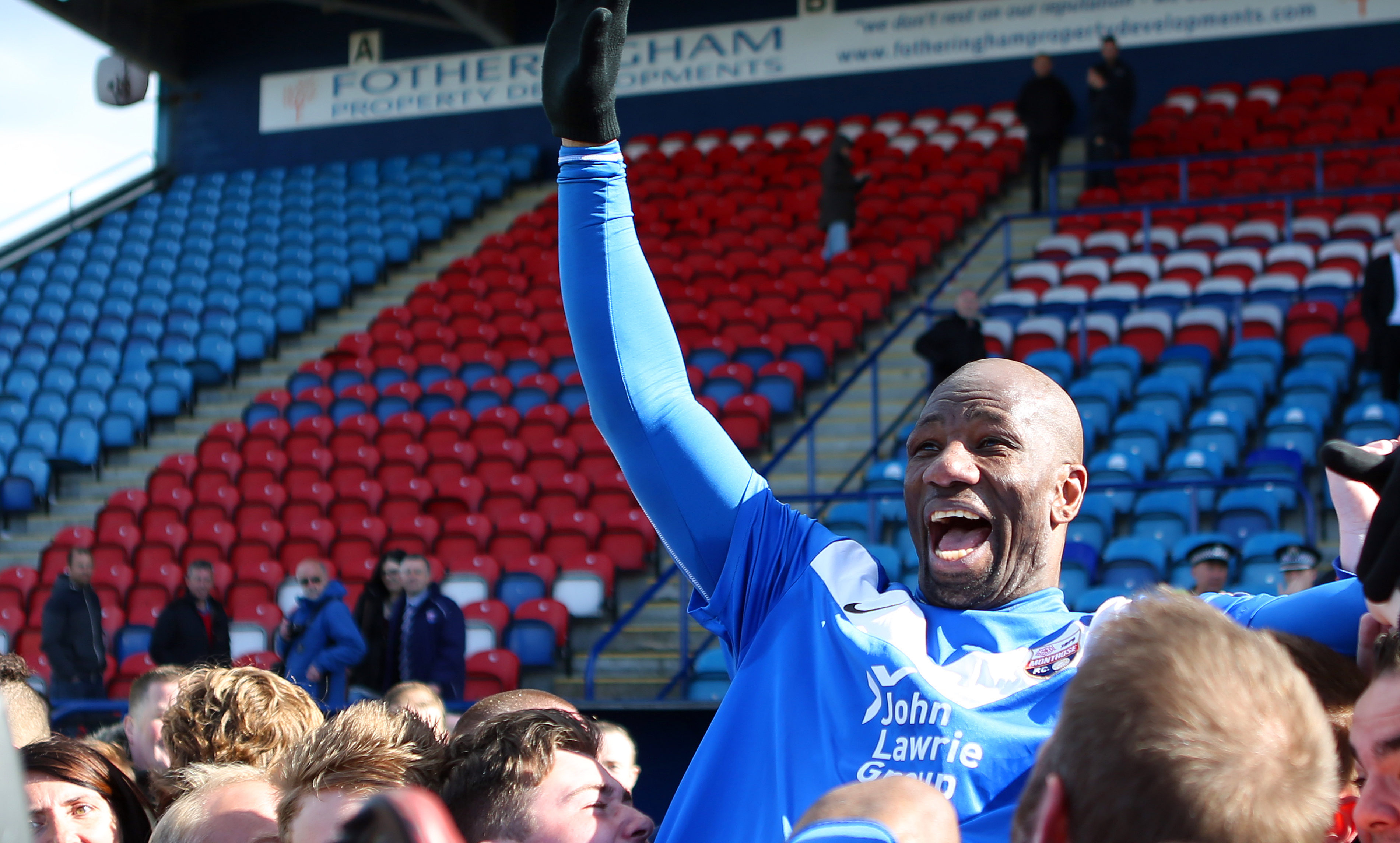 Marvin Andrews celebrates victory with Montrose in 2015