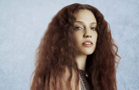 Jess Glynne.