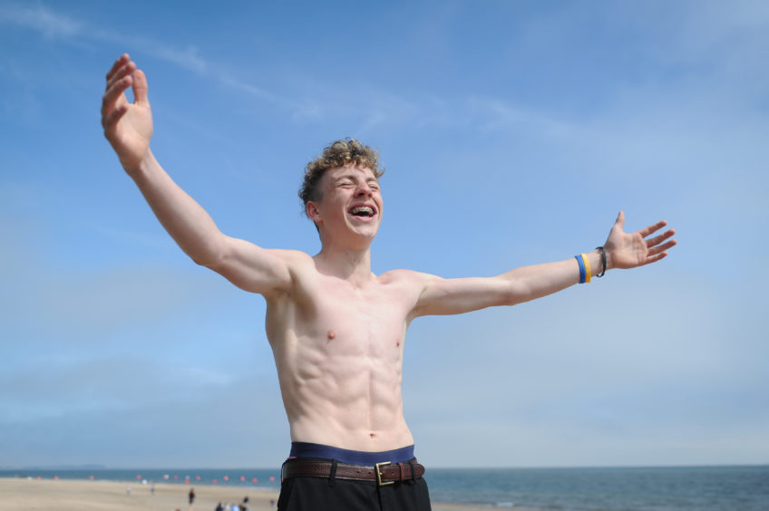 Hamish Rice from Broughty Ferry enjoying the summer sun. Kim Cessford/DCT Media