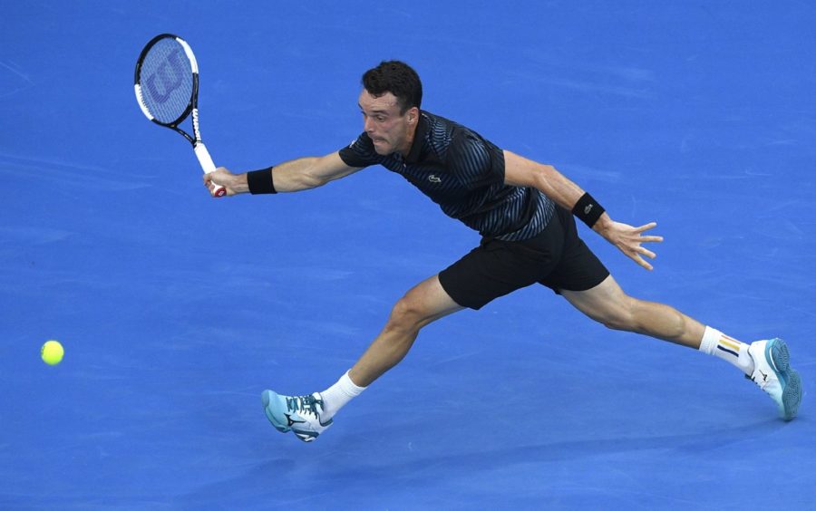 Bautista Agut reaches for a forehand return to stay ahead.