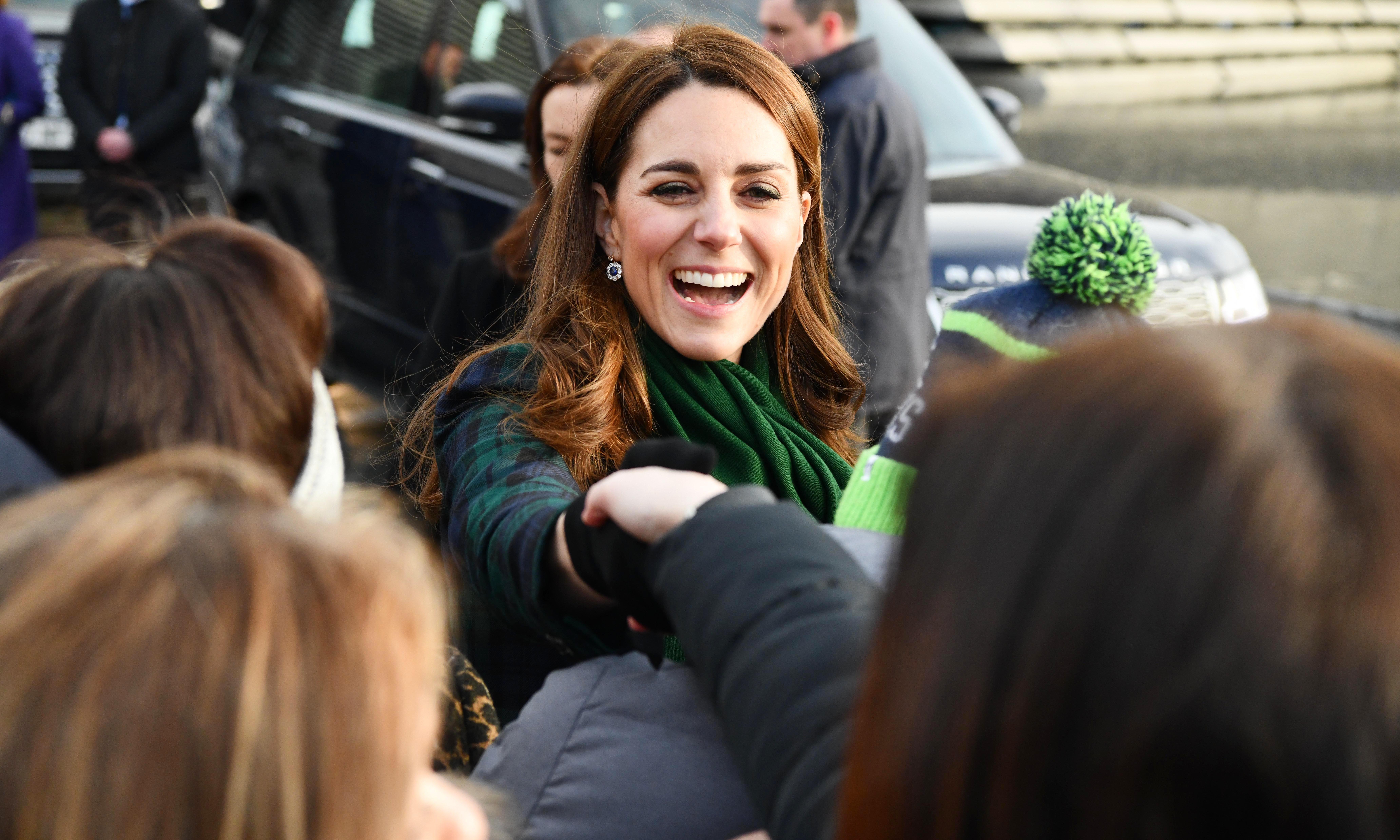 Kate greets members of the public on the waterfront during a walkabout. Andrew Parsons / i-Images