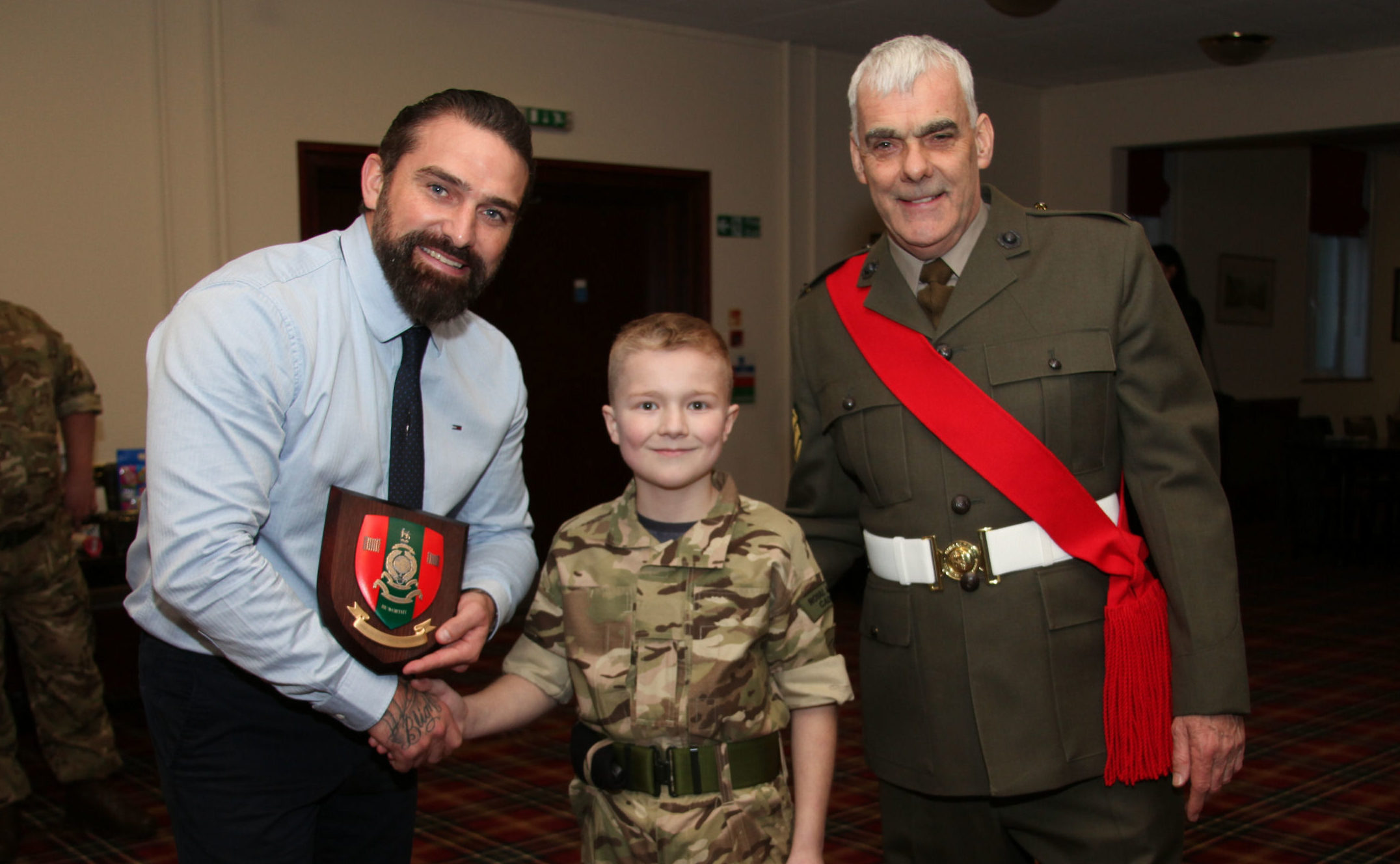 Cadet Daniel Baldwin, who received the Belle Isle Cup top award, presenting Ant Middleton with a Troop 181 Plaque with cadet instructor Colour Sergeant Derek McNulty.