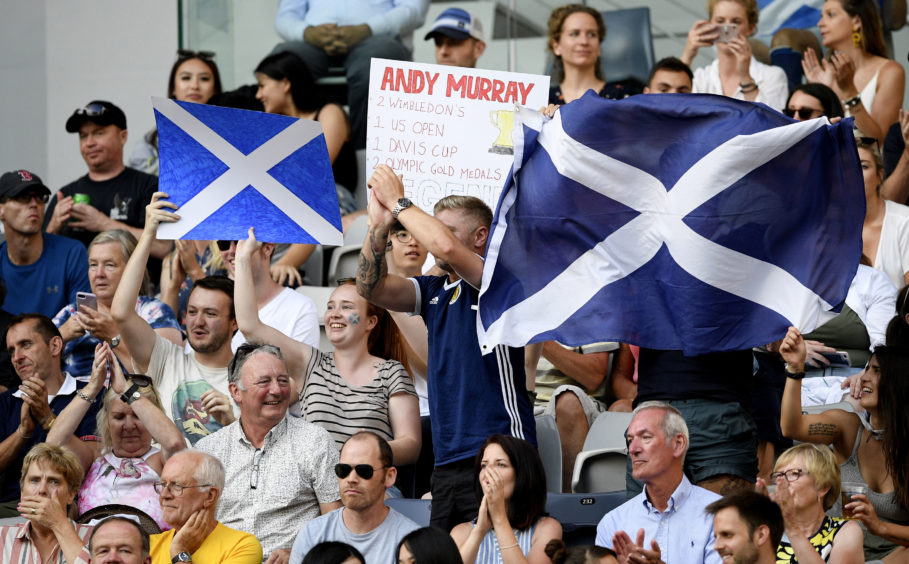 Huge support for Murray from the crowd.