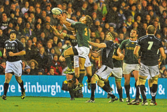 EDINBURGH, SCOTLAND - NOVEMBER 20: Patrick Lambie of South Africa competes for the high ball during the international match between South Africa and Scotland at Murrayfield Stadium on November 20, 2010 in Edinburgh, Scotland.  (Photo by Duif du Toit/Gallo Images/Getty Images)