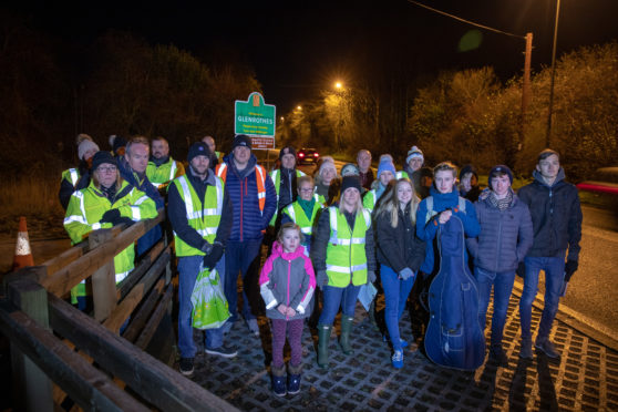 Parents and pupils from Tofthill stage walk along the A92 to demonstrate their concerns