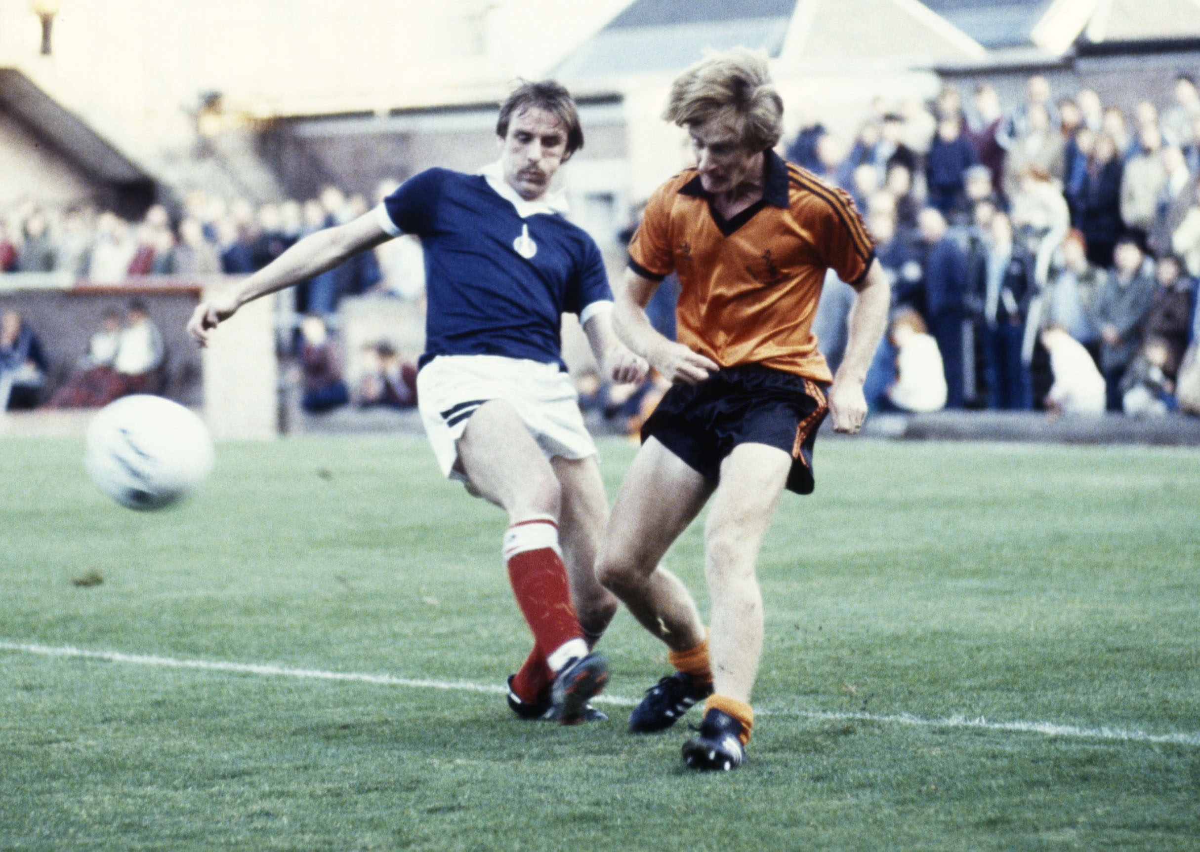 Graeme Payne in action against Falkirk in 1982.