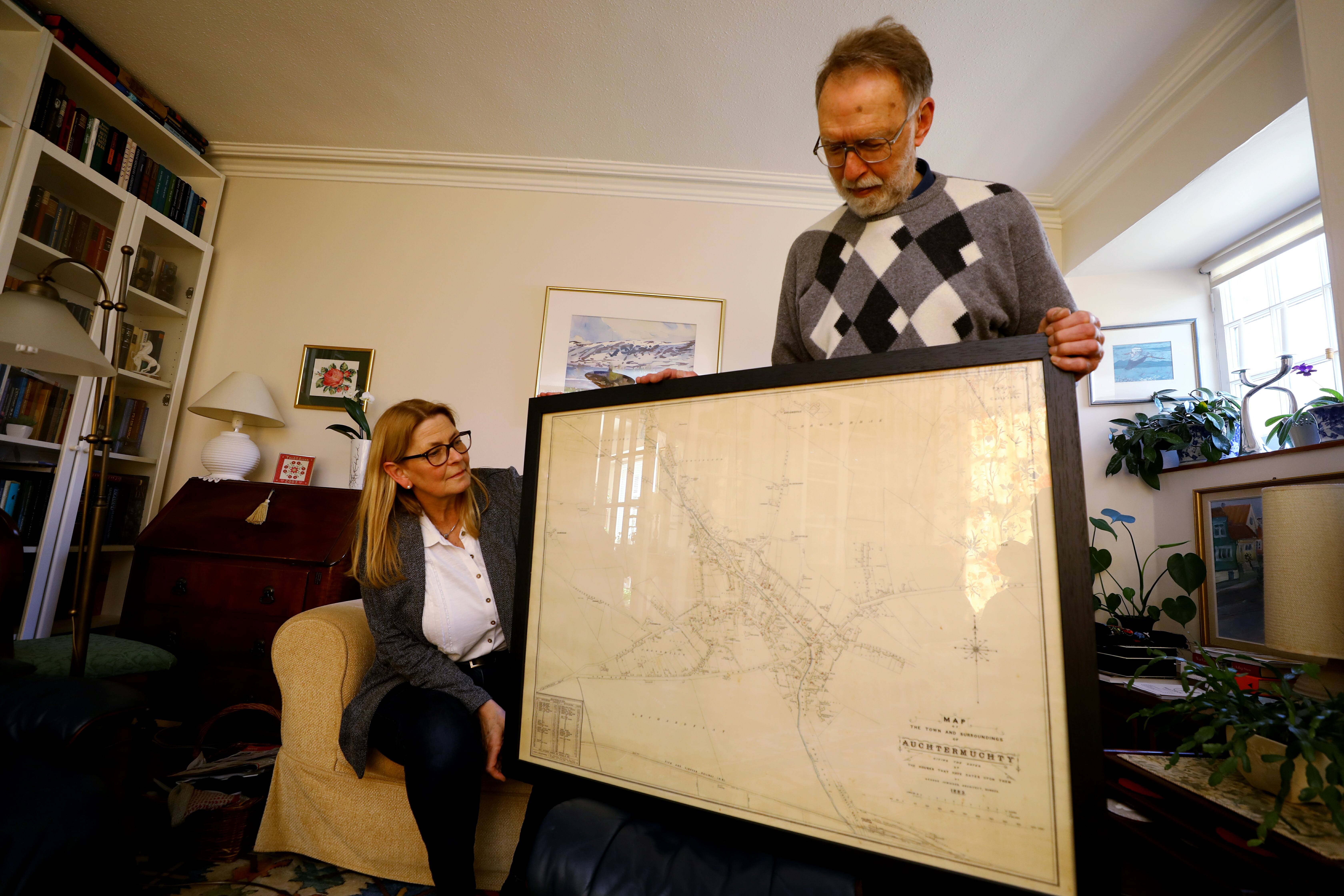 Picture shows; Toril Imrie, and Brian Slattery - Auchtermuchty Heritage, with the old map of Auchtermuchty