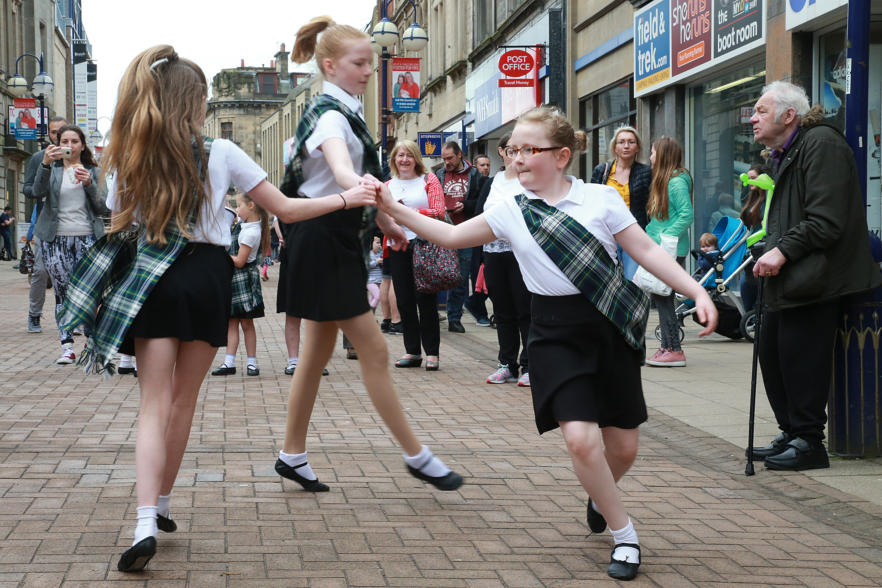 Members of The Royal Scottish country dance society Dunfermline branch entertain shoppers at last year's event.


Picture by Stewart Attwood


All images © Stewart Attwood Photography 2018.  All other rights are reserved. Use in any other context is expressly prohibited without prior permission. No Syndication Permitted.