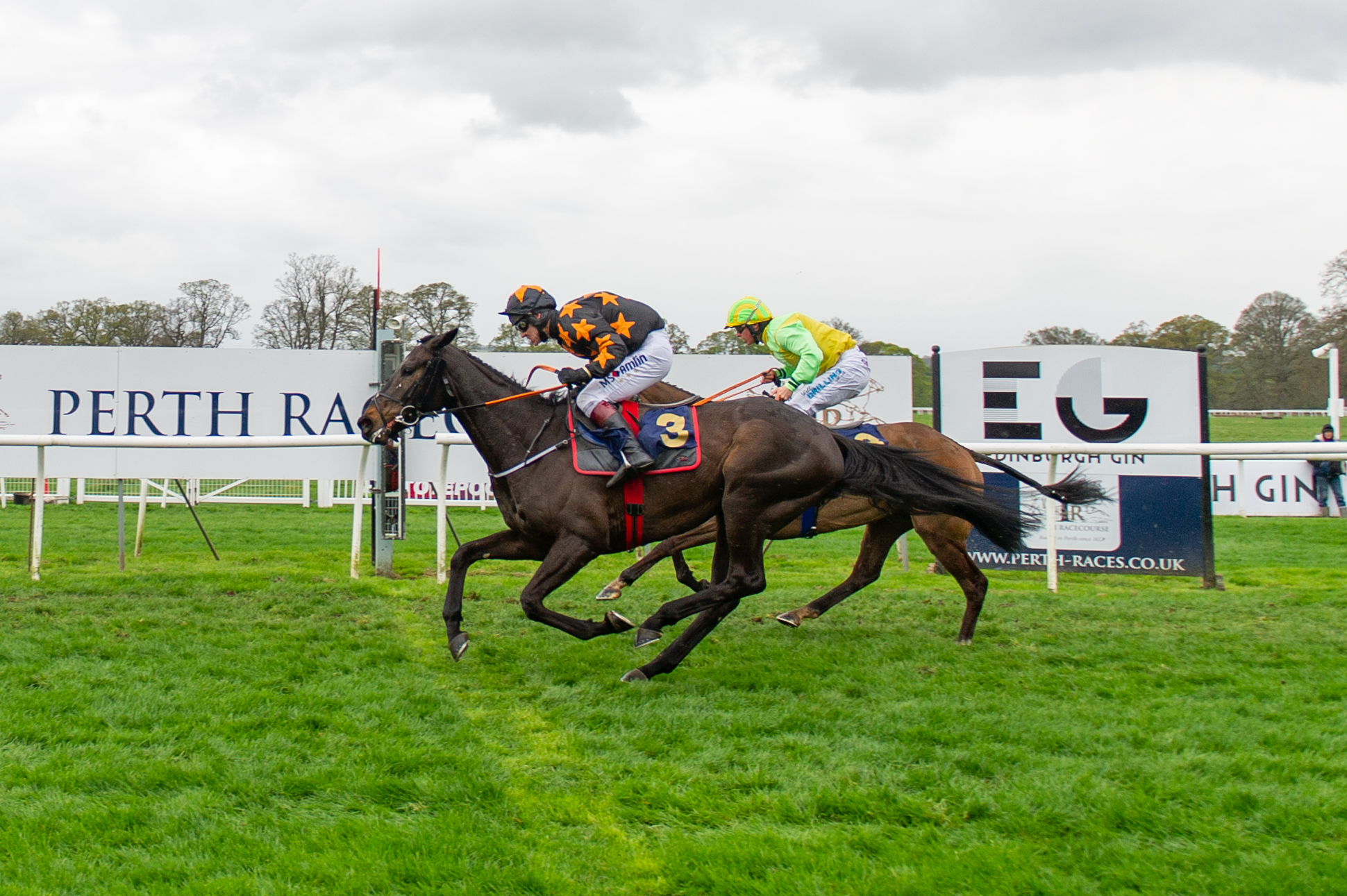 Action from the fifth race of the day.