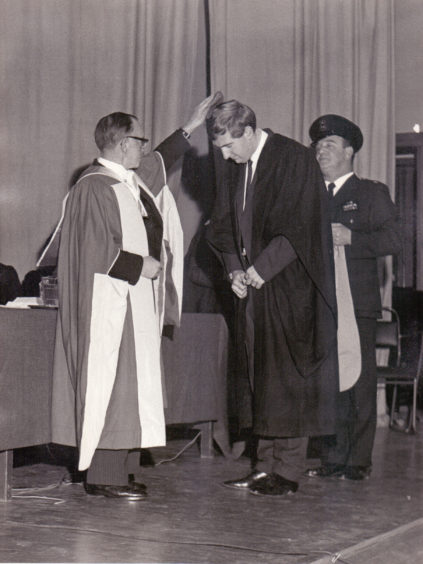 Dr J. R. Whittaker, Principal of Dundee Institute of Art and Technology, conferring a degree on a graduand at Dundee College of Technology’s graduation ceremony on 24 November 1967
Pic 3: A Science demonstration to school students at a Dundee Institute of Technology Open Day c. 1988