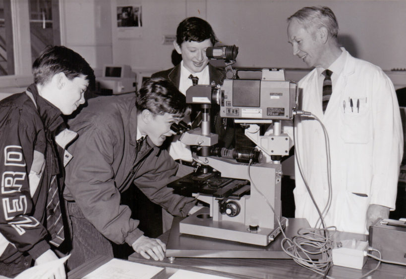 A microscope demonstration at a Dundee Institute of Technology School Open Day c. 1988