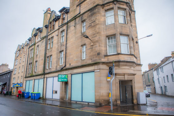 The derelict former Bank of Scotland branch on South Street is set to open as a golf simulation lounge.