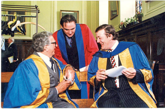Dundee University 50th anniversary
Jim Duncan, Tony Slattery and Stephen Fry at Dundee University graduation.  T&P 9/8/97

H254 1998-07-09 Rectors at UoD Graduation (C)DCT