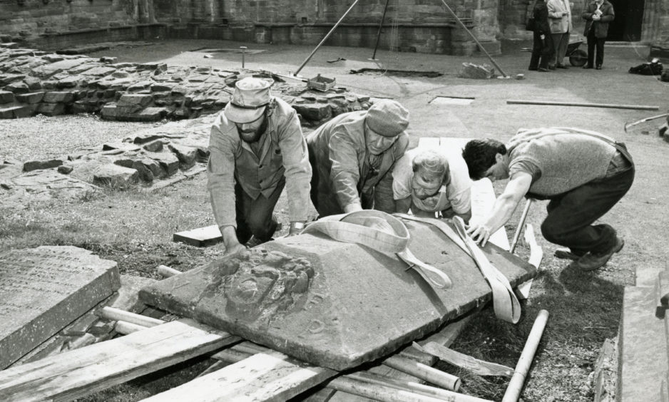 Lifting the Fithie Stone in 1986.
