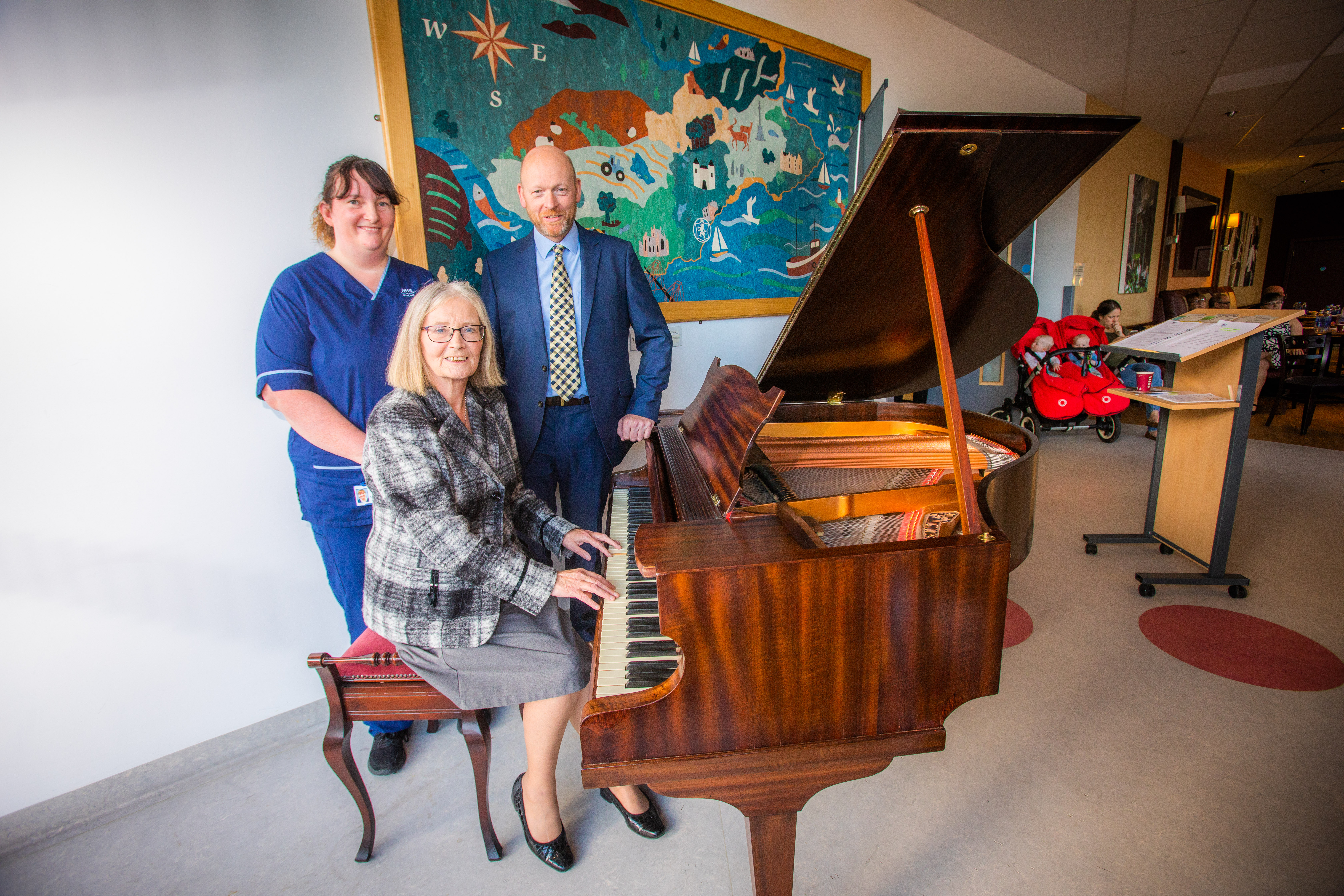 Tricia Marwick, the then chair of NHS Fife board, alongside Senior Charge Nurse Angela Glancey and Nicholas Russell when the piano was installed in 2019. Image: DC Thomson