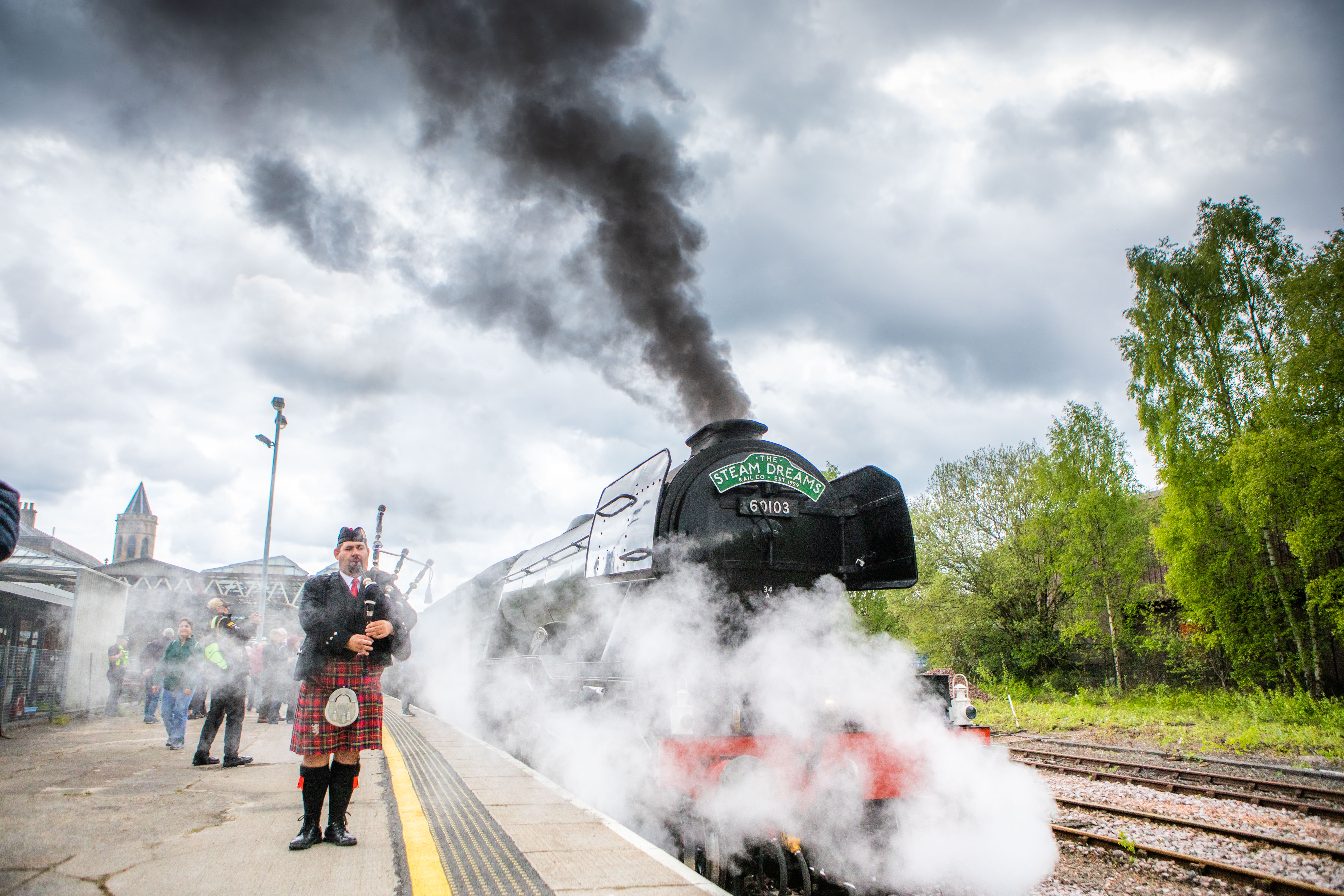 The Flying Scotsman leaves from Perth train station in 2019. Image: Steve MacDougall/DC Thomson.