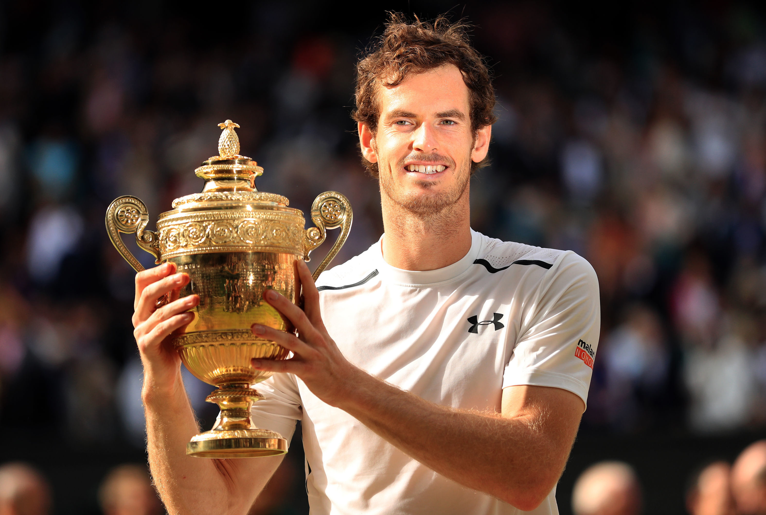 Andy Murray with the Wimbledon trophy in 2016.