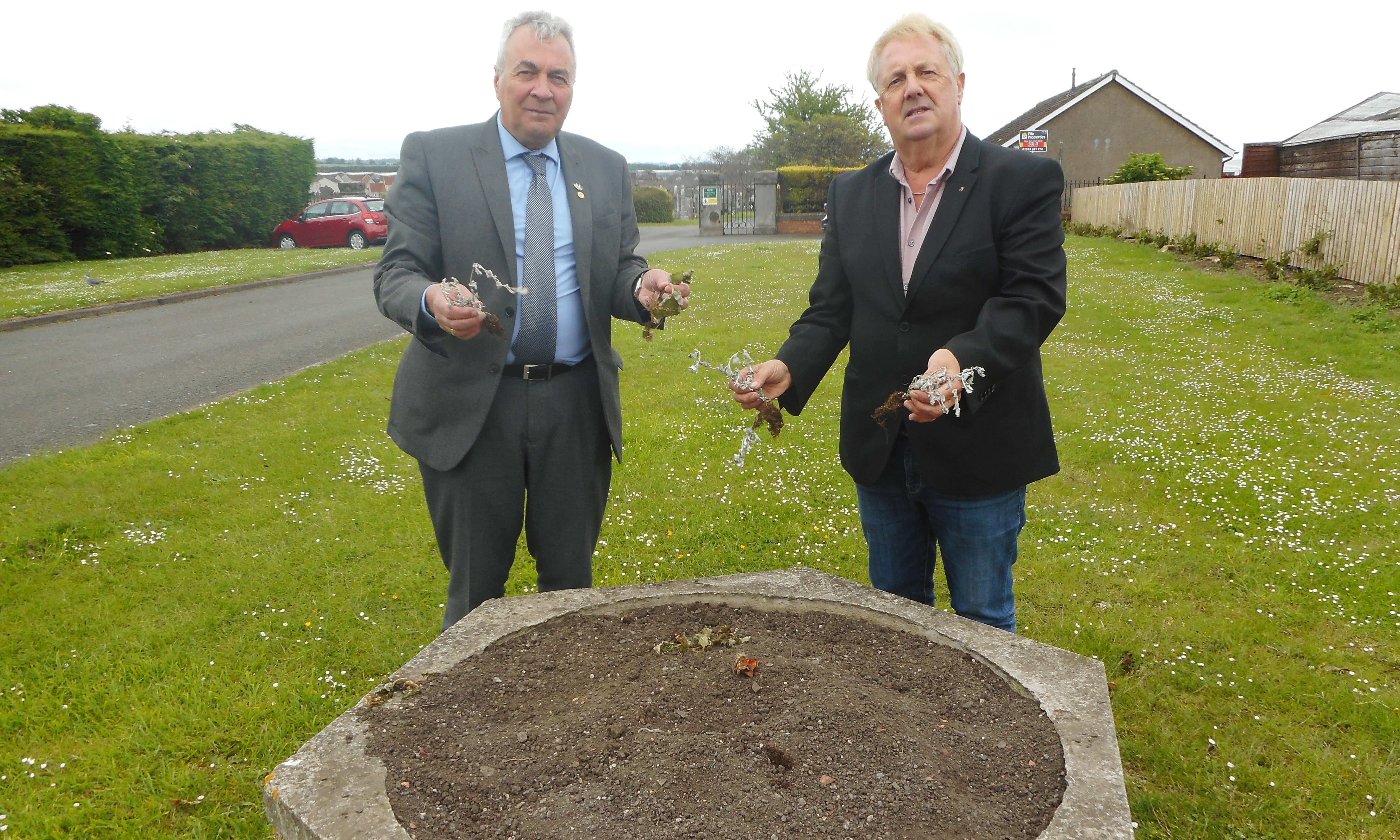 Councillors Ken Caldwell, left, and John O Brien at Methilmill Cemetery
