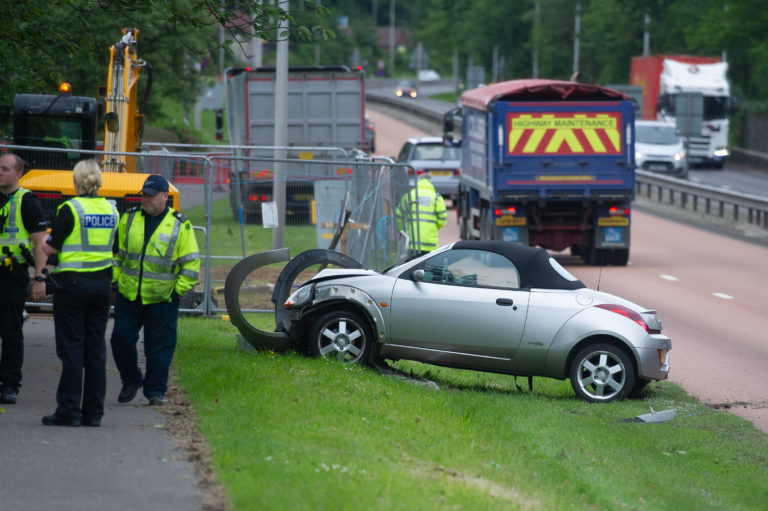 police-called-to-two-vehicle-crash-on-dundee-s-kingsway