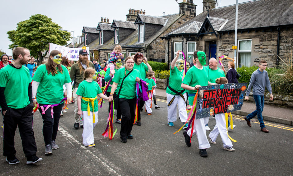 The Kinghorn Gala Parade winds its way through the streets of the town.
Steve Brown / DCT Media