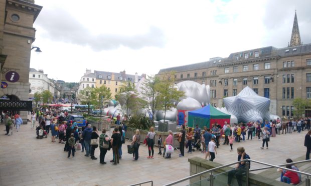 The queues for the Luminarium