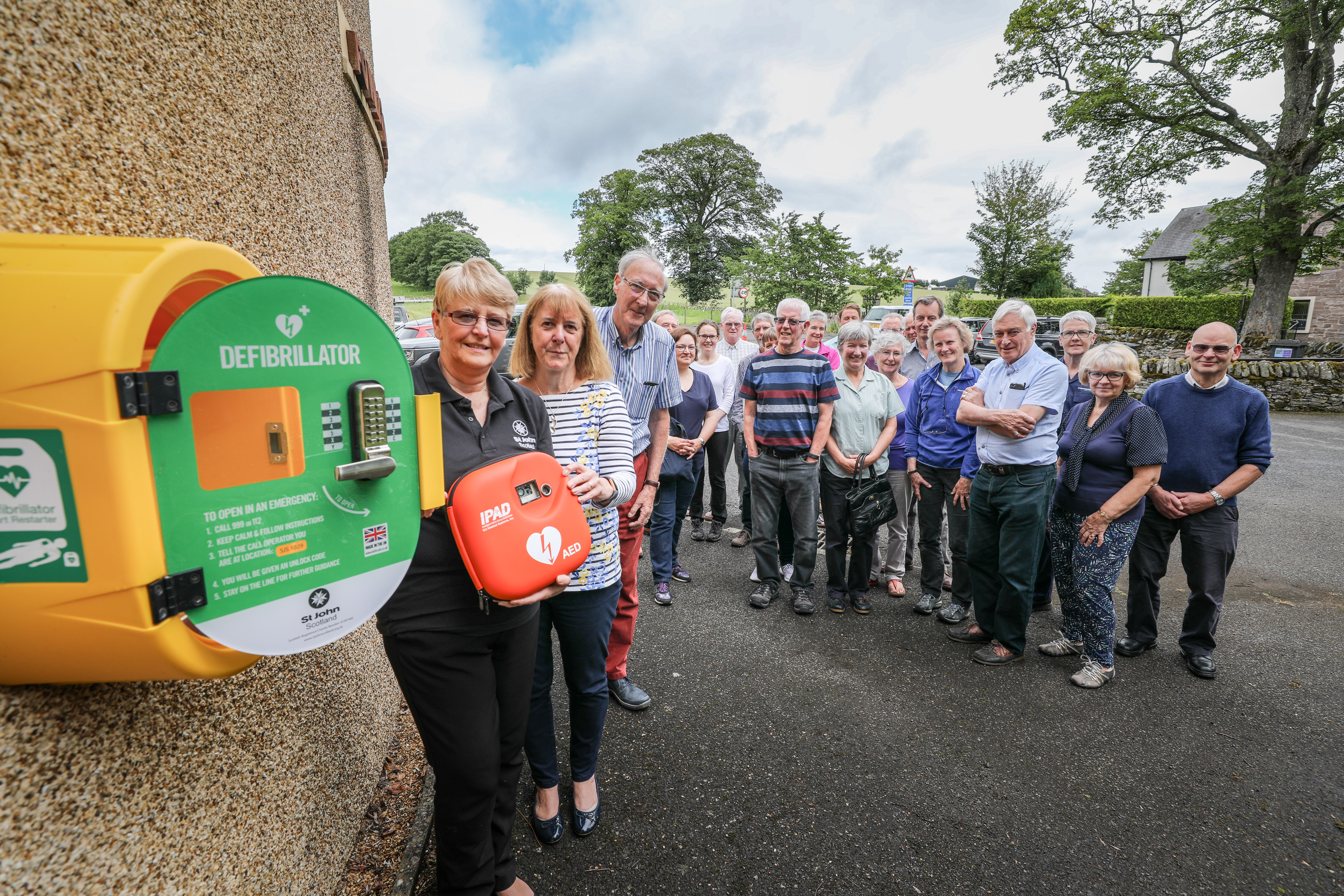 CPR and AED training was delivered to locals at the Fowlis Easter event.