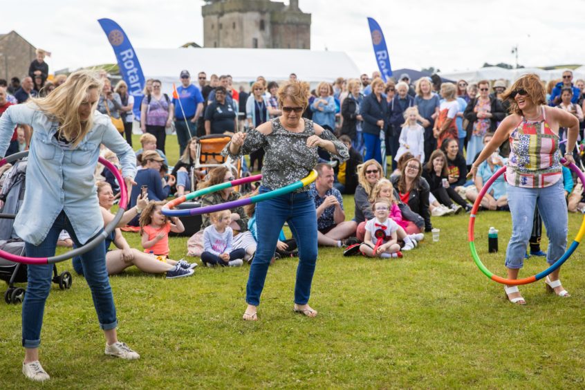 Crowd participation for Hula Hoop aerobics fitness.
