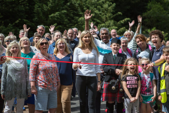 Members of the Auchterarder Core Paths Working Group and Grace Martin of Sustrans Scotland cut the ribbon