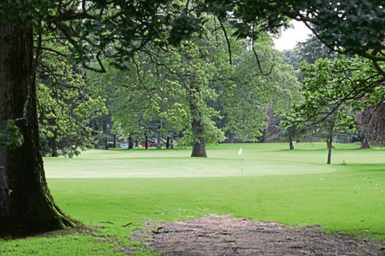 Courier News - Dundee story - Camperdown Golf Course.
CR0013136
Picture shows; the 6th green at Camperdown Golf Course today. Monday 19th August 2019.
Dougie Nicolson / DCT Media.