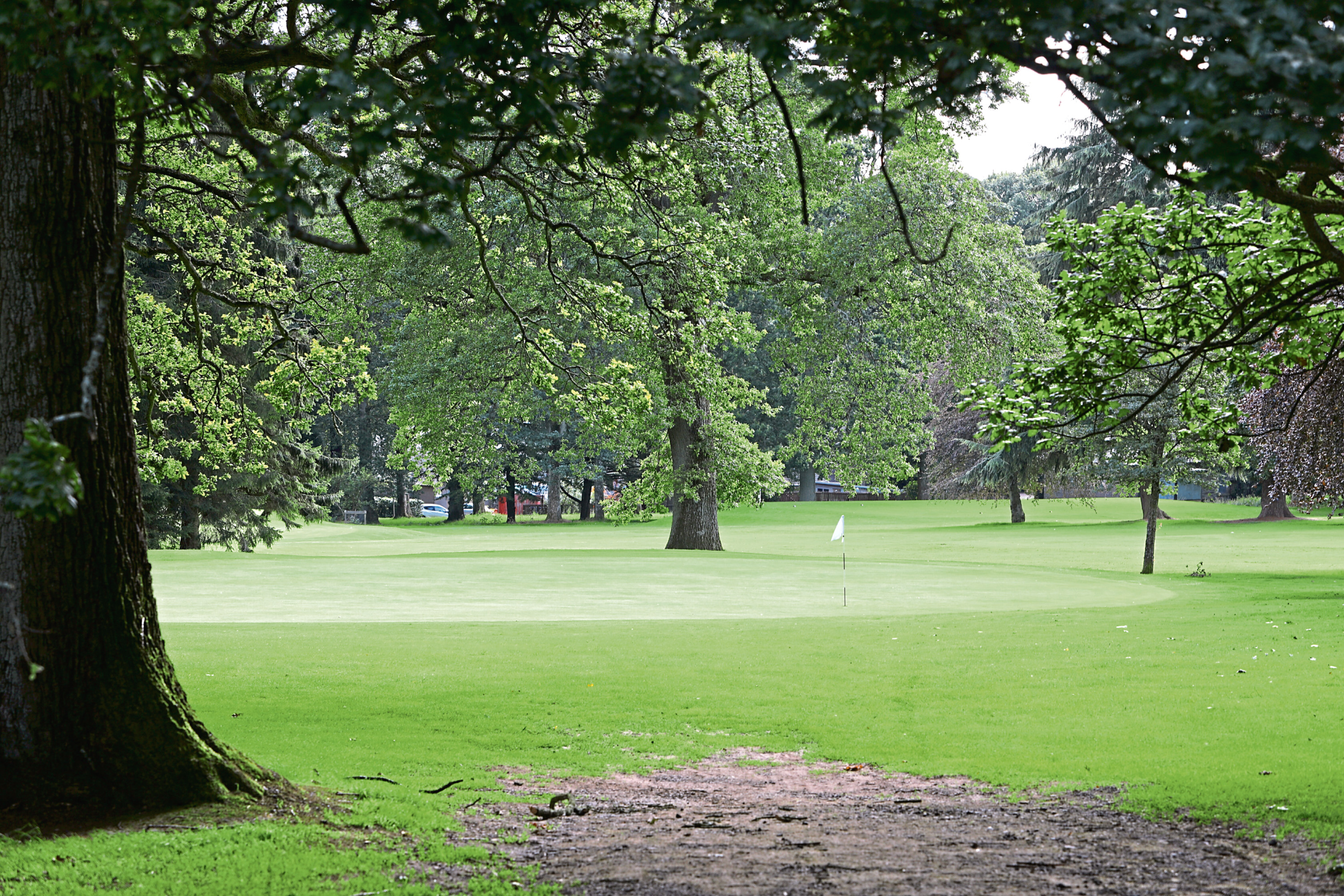 Courier News - Dundee story - Camperdown Golf Course.
CR0013136
Picture shows; the 6th green at Camperdown Golf Course today. Monday 19th August 2019.
Dougie Nicolson / DCT Media.