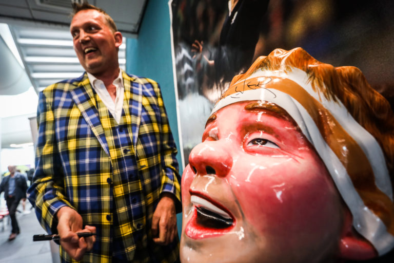 Scottish rugby legend and MND campaigner Doddie Weir visited and signed an Oor Wullie sculpture designed in his honour in 2019