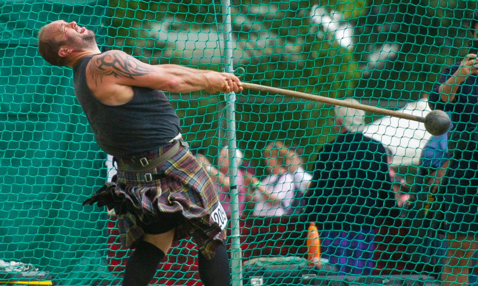 The heavyweight competition started with the hammer throwing.