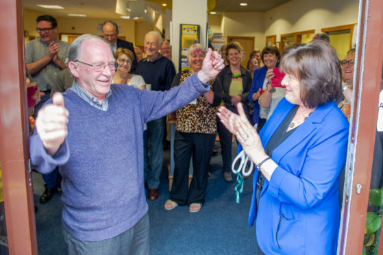 Service user Evan Duncan and cabiner secretary Jeane Freeman at the Kirrie Connections opening.