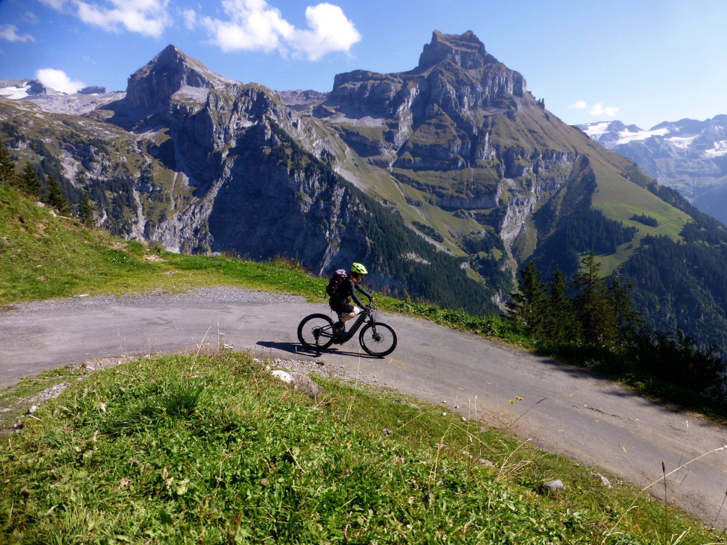 E-cycling is a fantastic way to see the Swiss Alps.