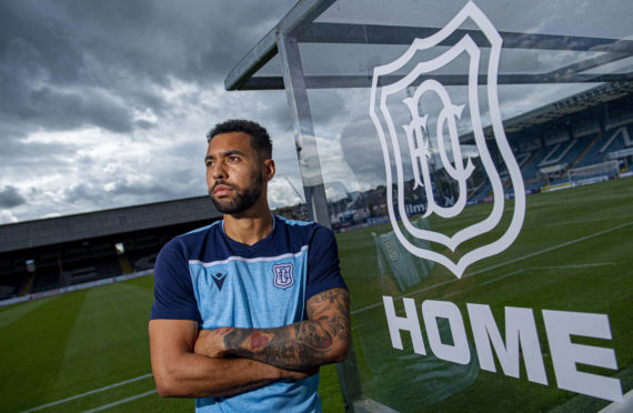 Kane Hemmings back at Dens.