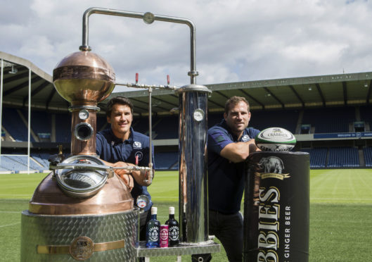 Sam Johnson (L) and Fraser Brown re-launch Scottish Rugby's deal with Crabbie's.