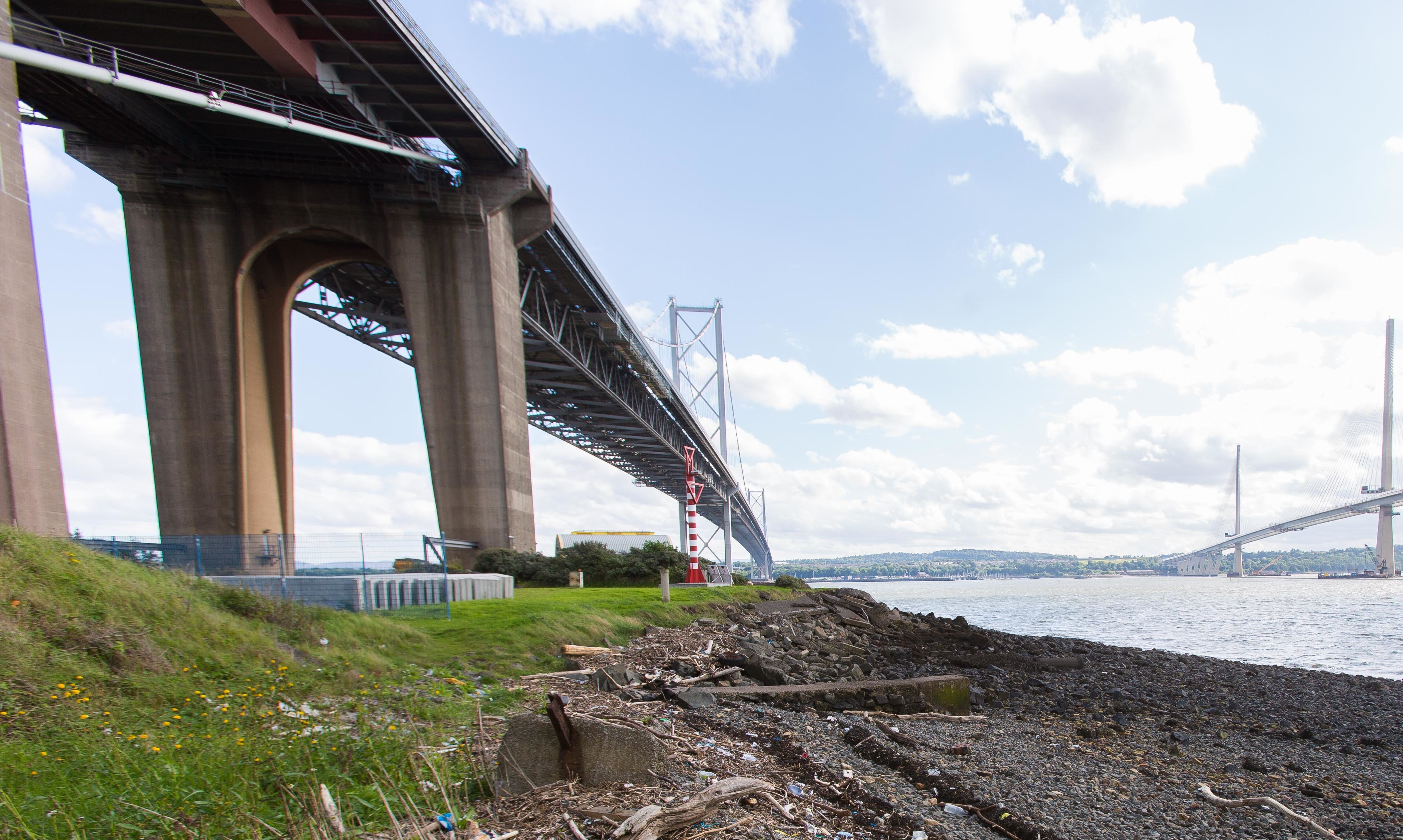 An oil spill on the Fife coast by the Forth Road Bridge and Queensferry Crossing is being probed.