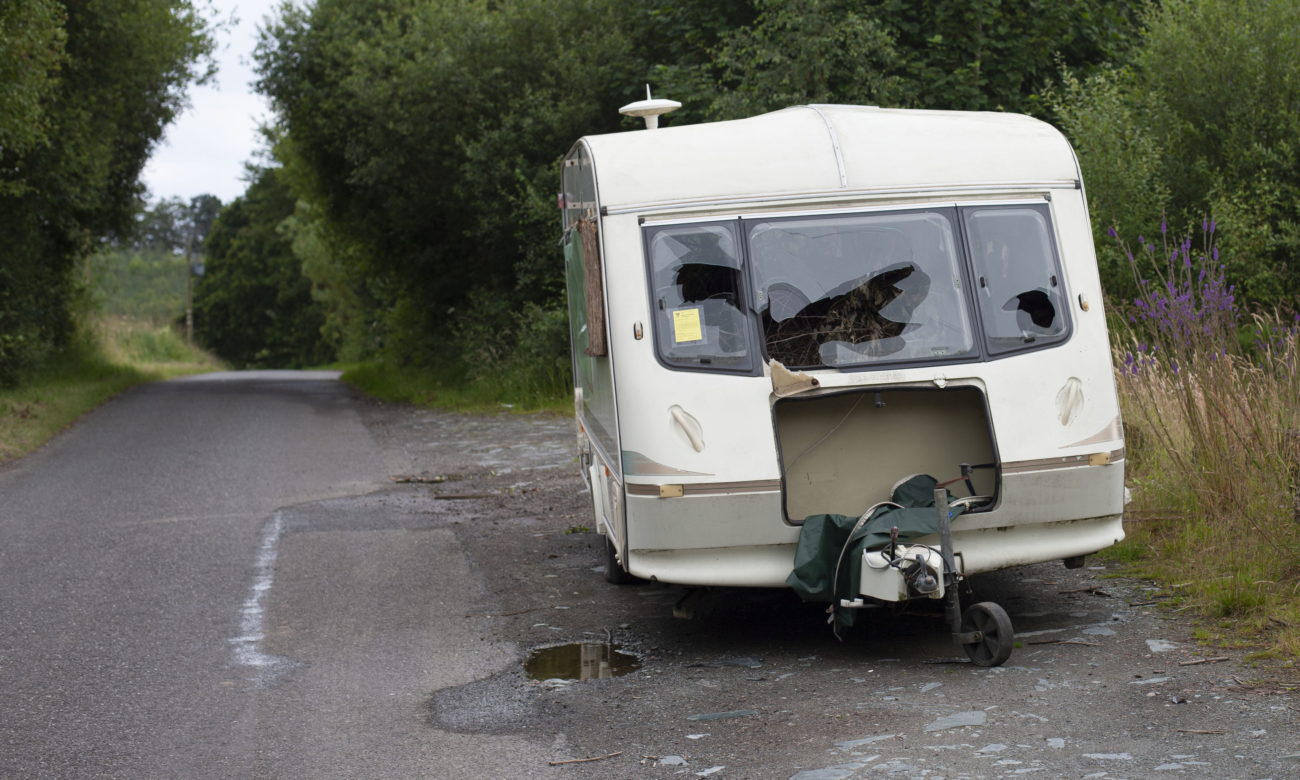Caravan near the Gas Pipeline between Pitcairngreen and Moneydie. A "notice of intention to remove" has been issued by PKC.