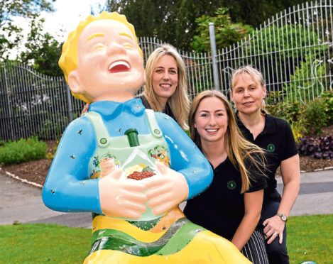 Oor Countryside artist Annie Grant with Gail Robertson and Sarah Heseltine from Ringlink.