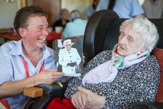 Centenarian Elizabeth Cruickshank and postie granddaughter Jackie Bremner.