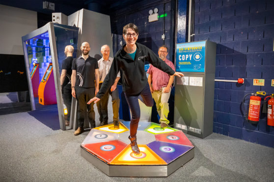 Dr Ellen Garland from St Andrews University tries out the exhibit. In the back row are Matt Williamson from Dundee Science Centre and the university’s Steve Smart and Dr Luke Rendell.