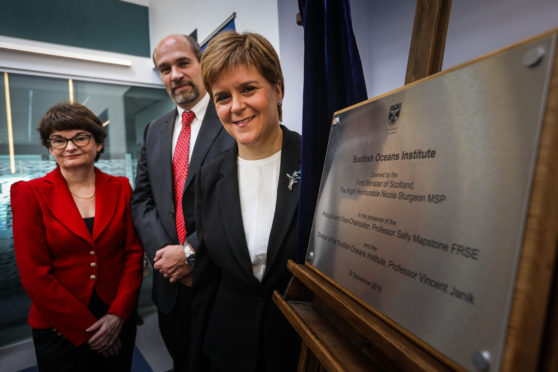Principal Sally Mapstone and Professor Vincent Janik, director of the SOI, with First Minister Nicola Sturgeon.
