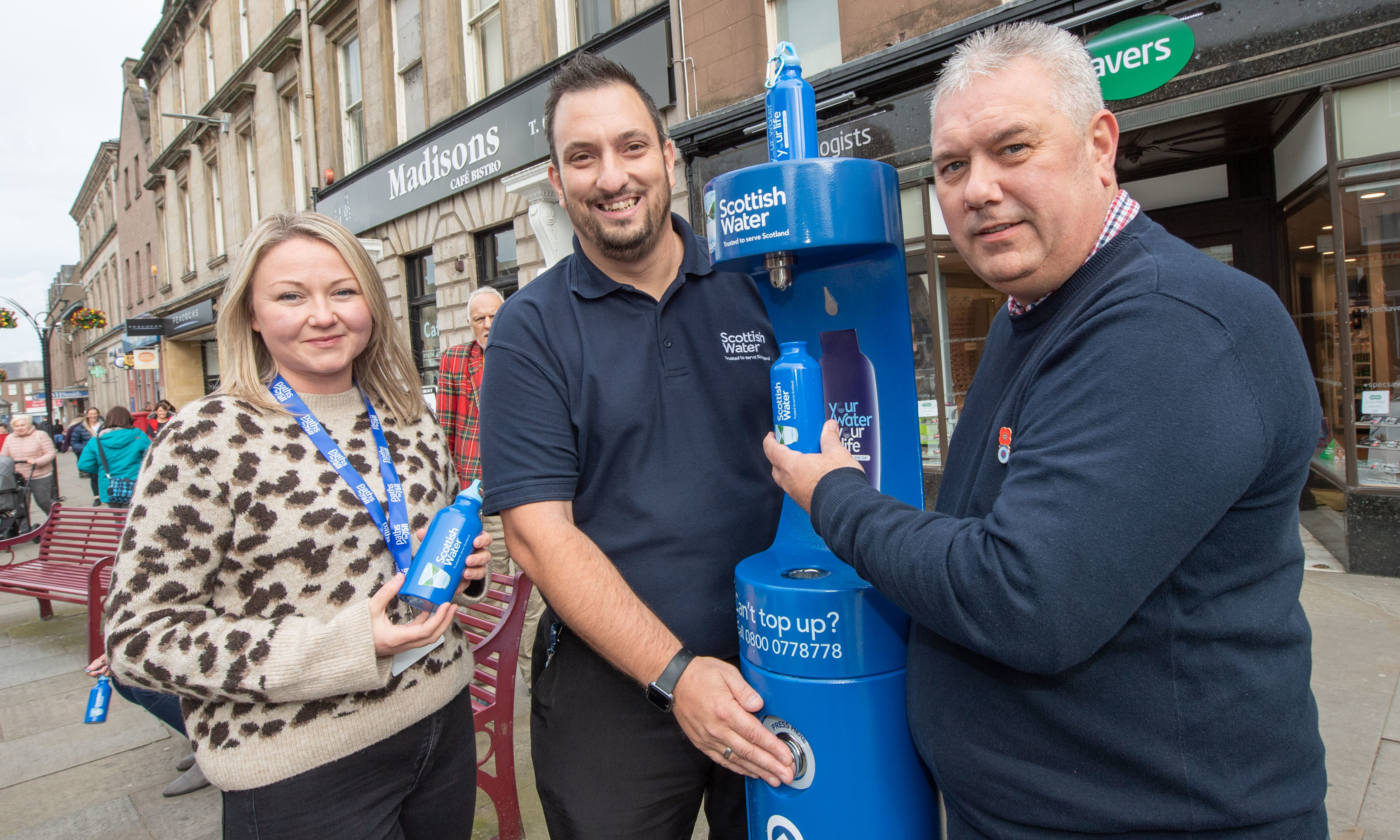 Walk and Talk Co-ordinator Gemma Lownie, Clive Duncan of Scottish Water and Montrose Independent councillor Tommy Stewart pictured at the new Top Up Tap on Montrose High Street
Picture by Abermedia / Michal Wachucik