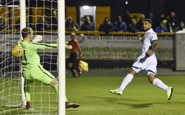 Kane Hemmings scores against Alloa.