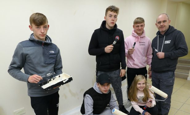 Daniel McKay, Jordie Stewart, Hamish Cumming, Liam McKay, Phoebe Potter and Mark Keith - co-founder of Street Games - helping out with the decorating at The Lounge in Brechin.