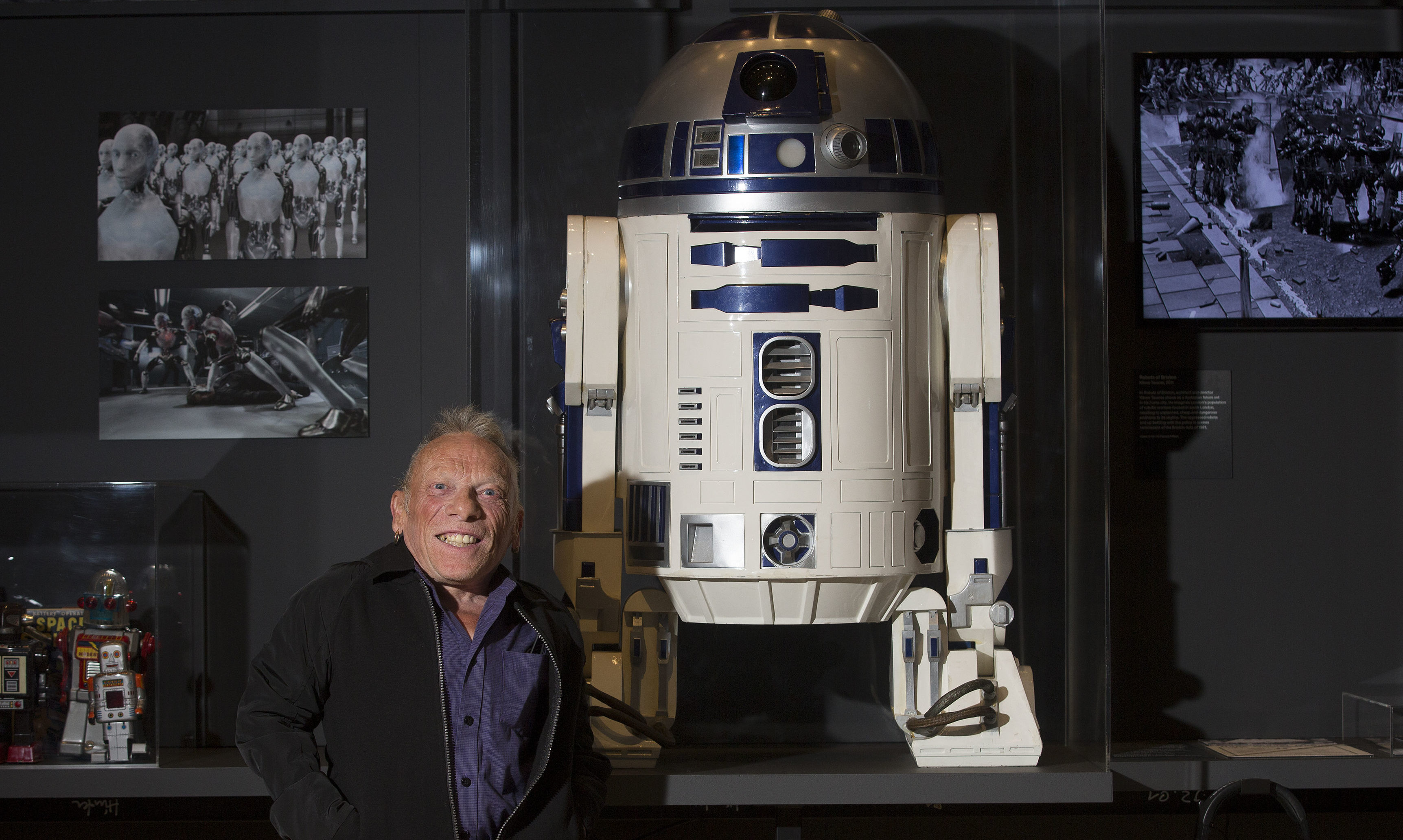 Star Wars actor Jimmy Vee with the original R2-D2.