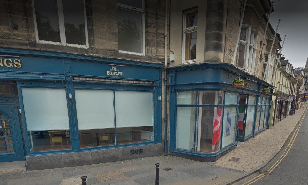 The incident happened outside the Seven Kings pub in Dunfermline.